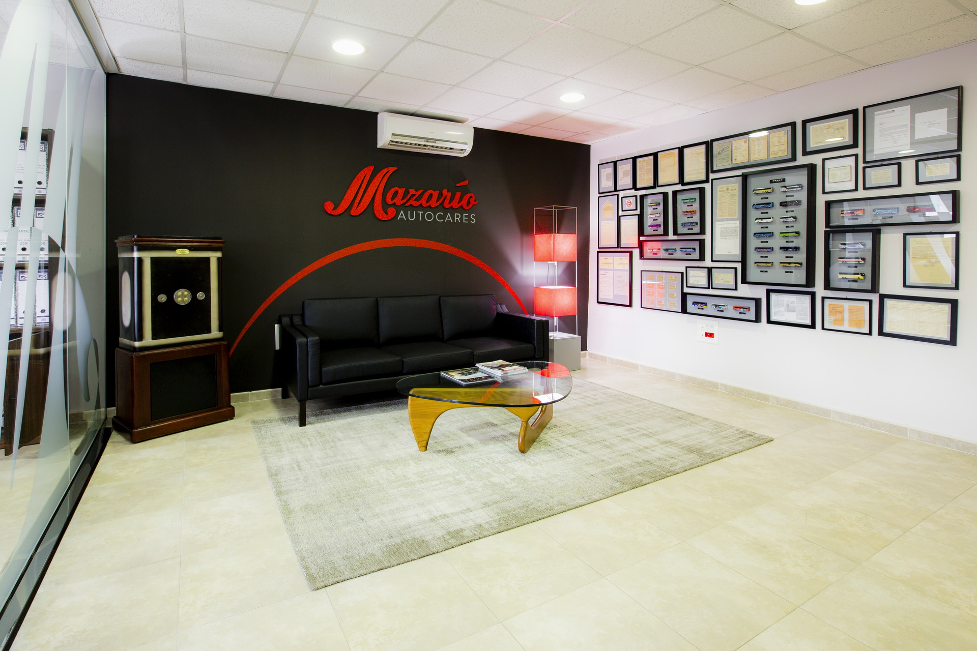 Recepción de Mazario con la identidad aplicada